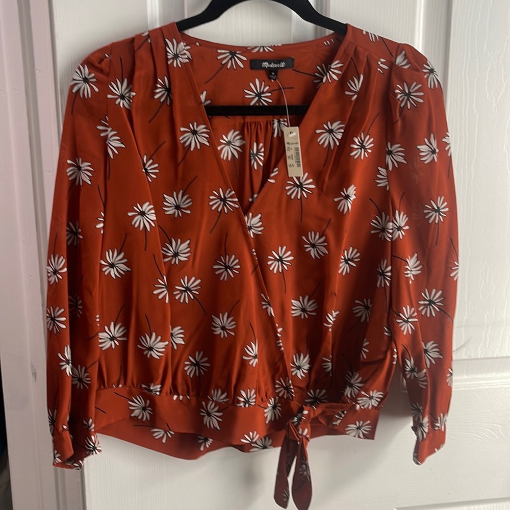 Madewell reddish brown blouse with flowers. Size medium. Brand new with tags.
